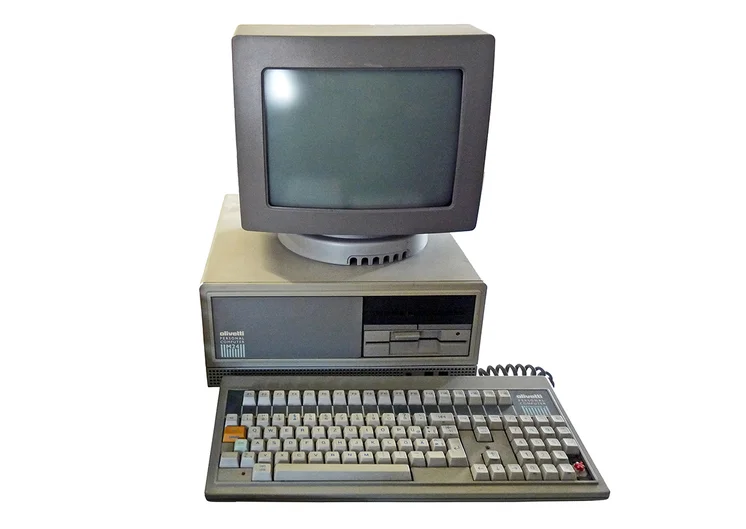 Computer mit Tastatur und Bildschirm (öffnet Vergrößerung des Bildes)