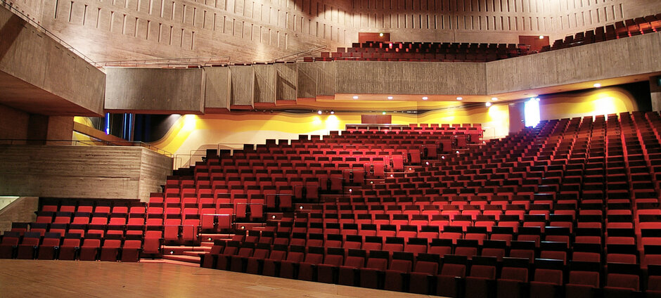 Das Auditorium im Audimax, dem größten Hörsaal der Universität Regensburg