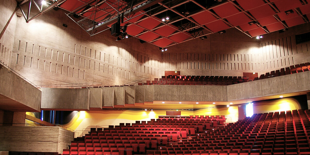Das Auditorium im Audimax, dem größten Hörsaal der Universität Regensburg