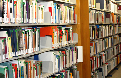 Bücher im Lesesaal Philosophie/Theologie