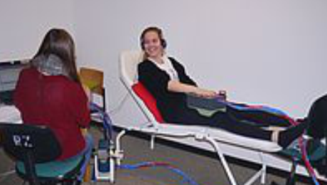 Untersuchungssituation mit taktiler Stimulation