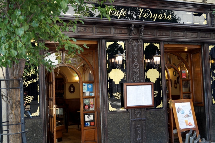 Ein altes Café in Madrid