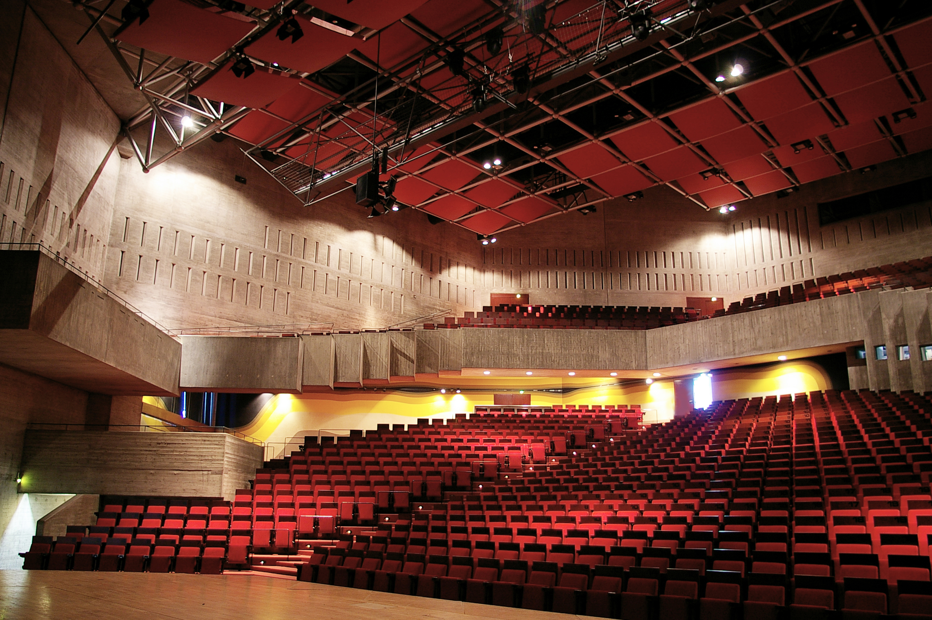 Das Auditorium im Audimax, dem größten Hörsaal der Universität Regensburg