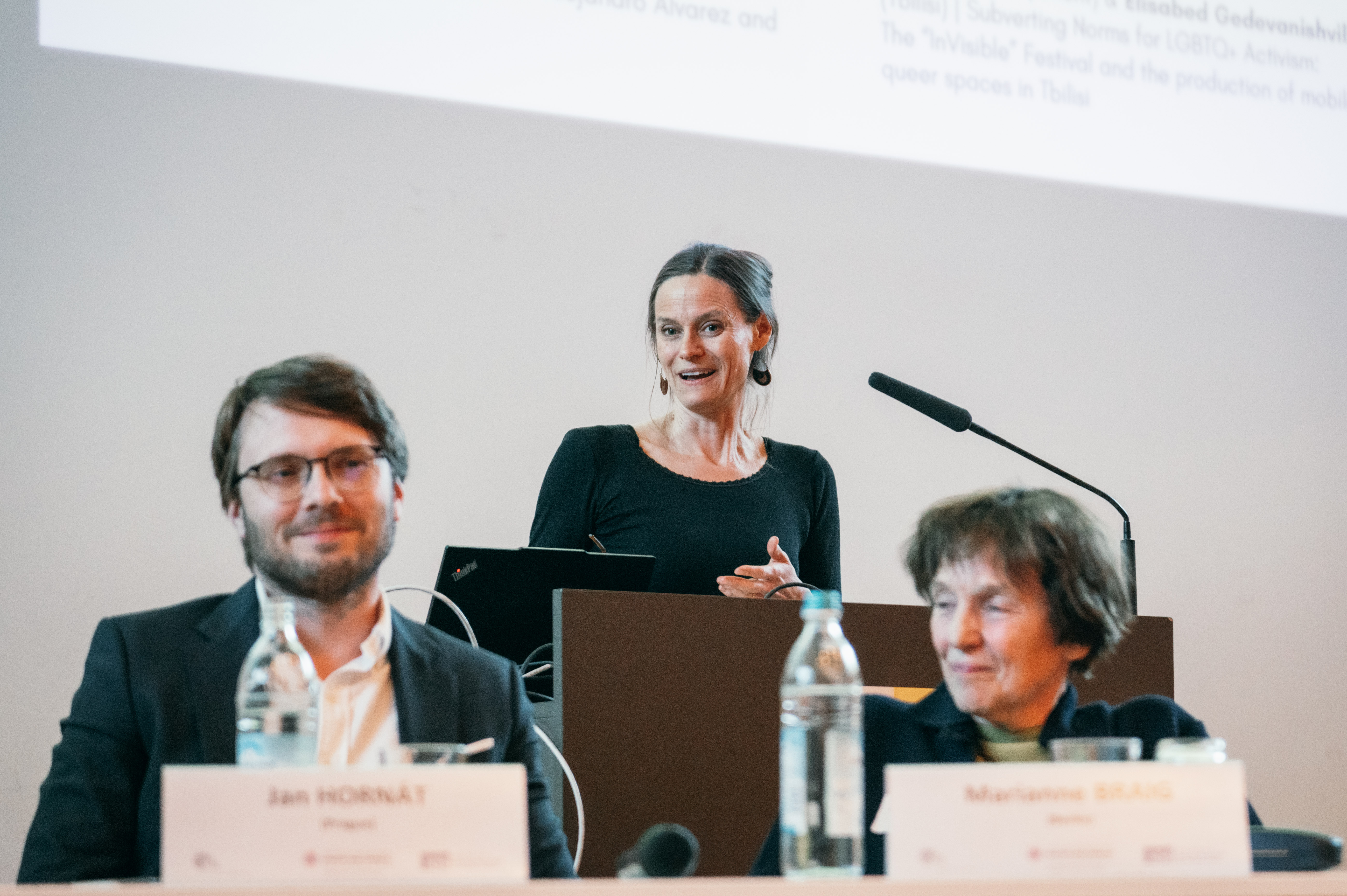 portrait of Prof. Anne Brüske at the lectern during the LSC Conference