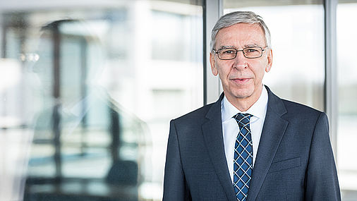 Porträt von Herrn Prof. Dr. Udo Hebel.