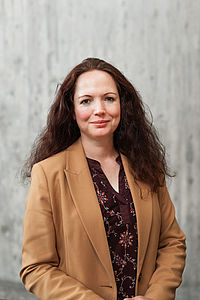 Porträt von Frau Professorin Jennifer Randerath.