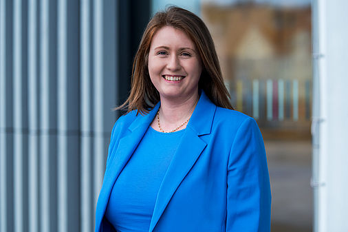 Porträt von Frau Dr. Judith König.