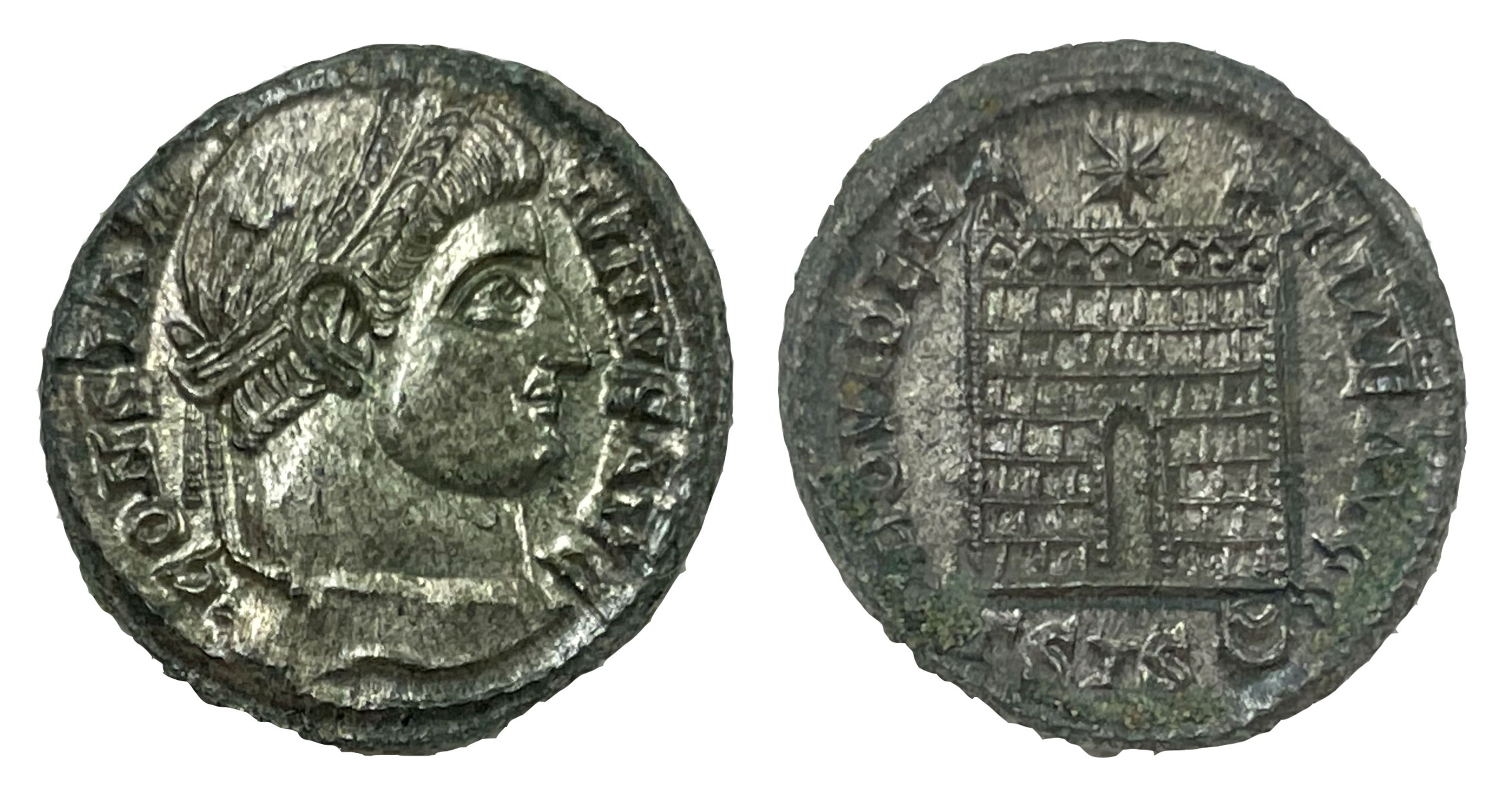 Zwei alte Münzen. Die eine Münze zeigt einen Kopf im Profil, die andere Münze zeigt ein Gebäude mit einem großen Tor. (öffnet Vergrößerung des Bildes)