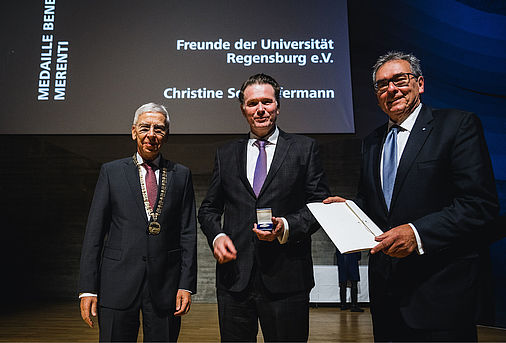 Verleihung "Bene merenti" an die Freunde der Universität Regensburg e.V.