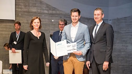 Verleihung des Biopark-Innovationspreises an Dr. Sebastian Bittner.