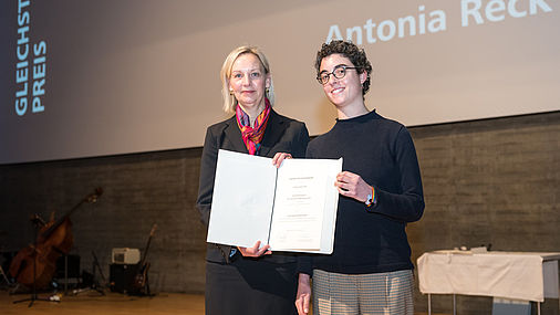Verleihung des Gleichstellungspreises an Antonia Reck.