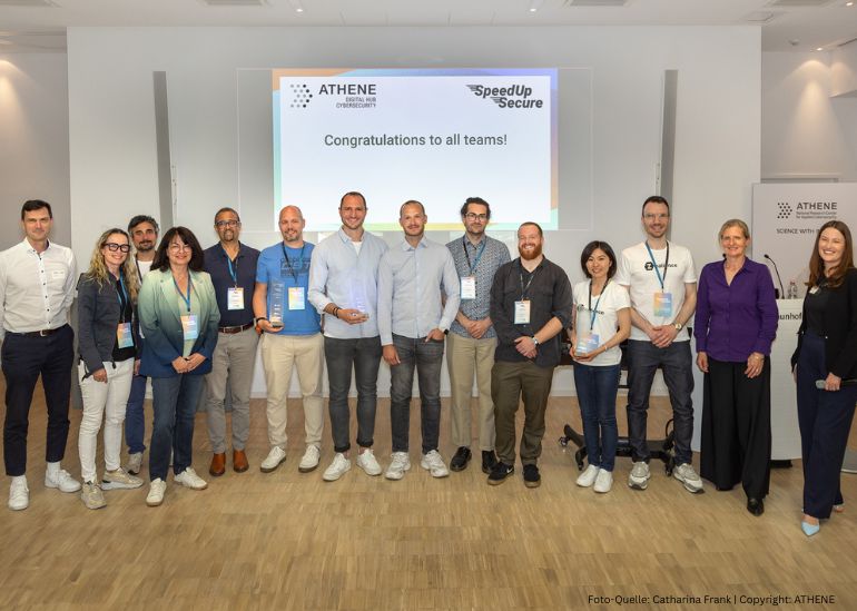 Gruppe aus teilnehmenden Start-ups bei Final Pitch Day beim ATHENE Accelerator SpeedUpSecure 